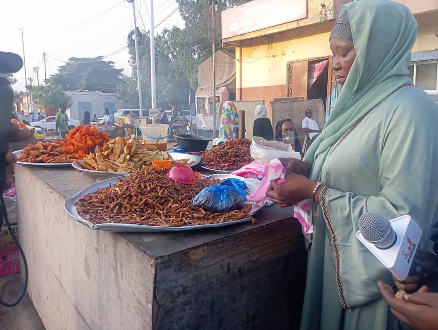 Tchad : Vendeuses nocturnes à N’Djamena, entre courage et manque de respect Tchad : Vendeuses nocturnes à N’Djamena, entre courage et manque de respect