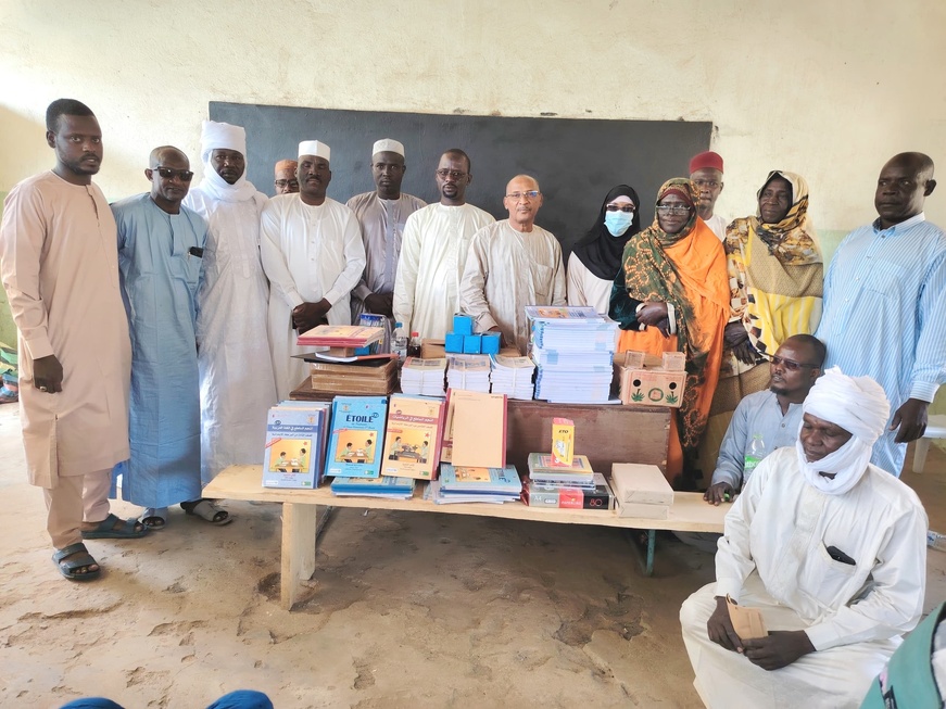Tchad : une ancienne élève soutient son ancienne école par un don de fournitures scolaires à Abéché Tchad : une ancienne élève soutient son ancienne école par un don de fournitures scolaires à Abéché
