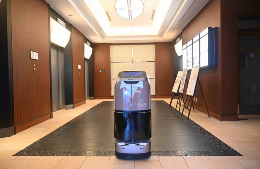 A Chinese-made service robot moves at the Sheraton Grande Tokyo Bay Hotel, Japan. (Photos from the official website of Keenon Robotics) A Chinese-made service robot moves at the Sheraton Grande Tokyo Bay Hotel, Japan. (Photos from the official website of Keenon Robotics)