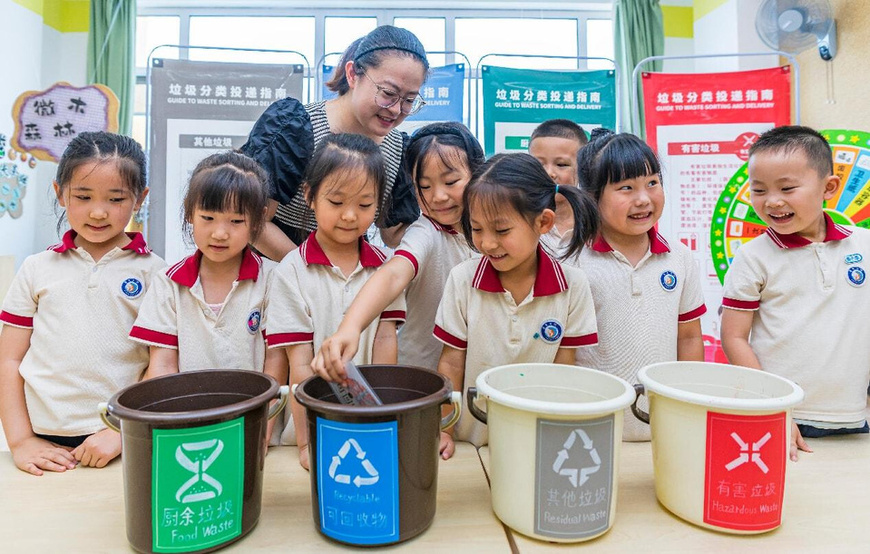 Kindergarten students learn waste sorting, Zhangjiakou, north China's Hebei province. (Photo/Zhang Litao) Kindergarten students learn waste sorting, Zhangjiakou, north China's Hebei province. (Photo/Zhang Litao)