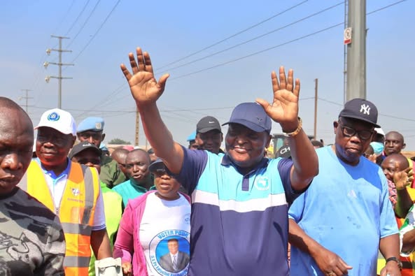 RCA : Le Président Touadéra participe à "Kwa ti Kodro" et dénonce l'insalubrité au Marché Kokoro RCA : Le Président Touadéra participe à "Kwa ti Kodro" et dénonce l'insalubrité au Marché Kokoro