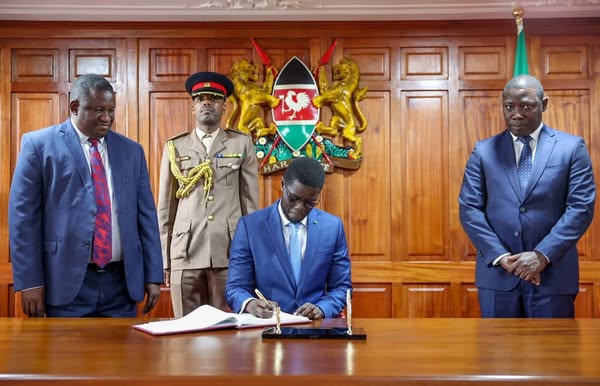 Sénégal - Kenya : Le Président Bassirou Diomaye Faye arrive à Nairobi pour une visite officielle Sénégal - Kenya : Le Président Bassirou Diomaye Faye arrive à Nairobi pour une visite officielle