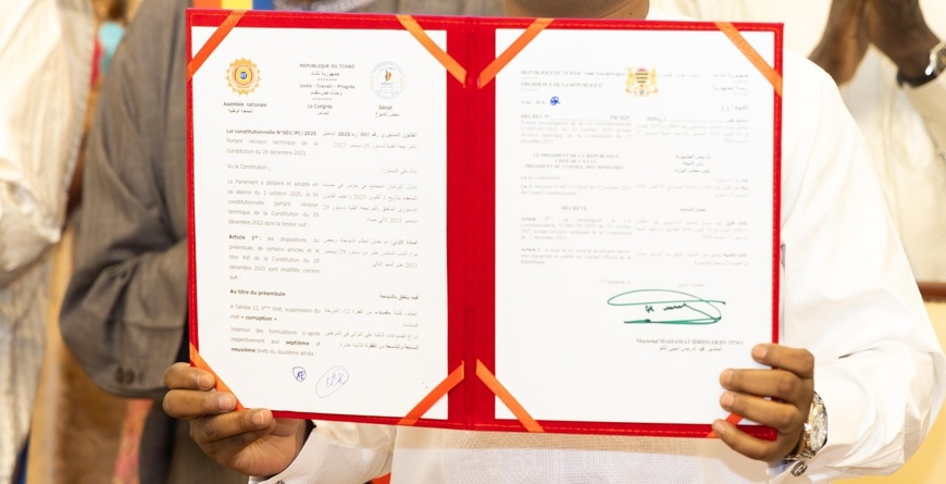 Le décret promulguant la nouvelle Constitution tchadienne. Crédits images : © PR Le décret promulguant la nouvelle Constitution tchadienne. Crédits images : © PR