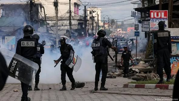 Cameroun : Tensions post-électorales – Quatre morts à Douala, le Gouverneur du Littoral appelle au calme Cameroun : Tensions post-électorales – Quatre morts à Douala, le Gouverneur du Littoral appelle au calme