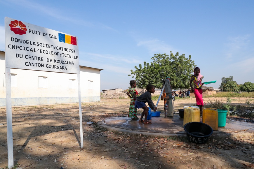 Le puits d’eau offert à l’école primaire centrale de Koudalwa Le puits d’eau offert à l’école primaire centrale de Koudalwa