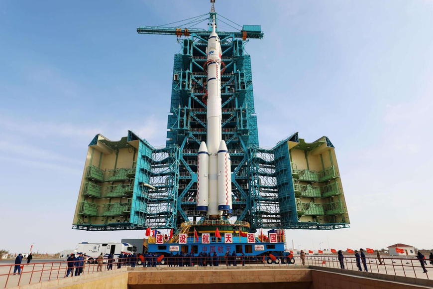 The combination of the Shenzhou-21 crewed spaceship and a Long March-2F carrier rocket is transferred to the launching area of the Jiuquan Satellite Launch Center in Jiuquan, northwest China's Gansu province, Oct. 24, 2025. (Photo/Cheng Lin)