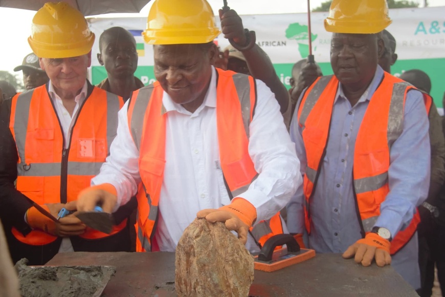 RCA : Le Président Touadéra lance la construction du siège de Trans African Railways System LTD à Pani RCA : Le Président Touadéra lance la construction du siège de Trans African Railways System LTD à Pani