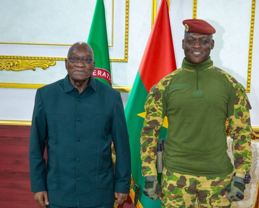 Burkina : le président Ibrahim Traoré échange avec l’ancien président sud-africain Jacob Zuma Burkina : le président Ibrahim Traoré échange avec l’ancien président sud-africain Jacob Zuma