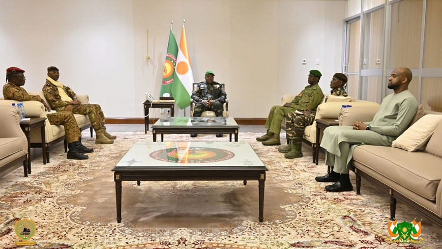 Niger : Les ministres en charge de la Défense de la Confédération AES achèvent une réunion stratégique à Niamey Niger : Les ministres en charge de la Défense de la Confédération AES achèvent une réunion stratégique à Niamey
