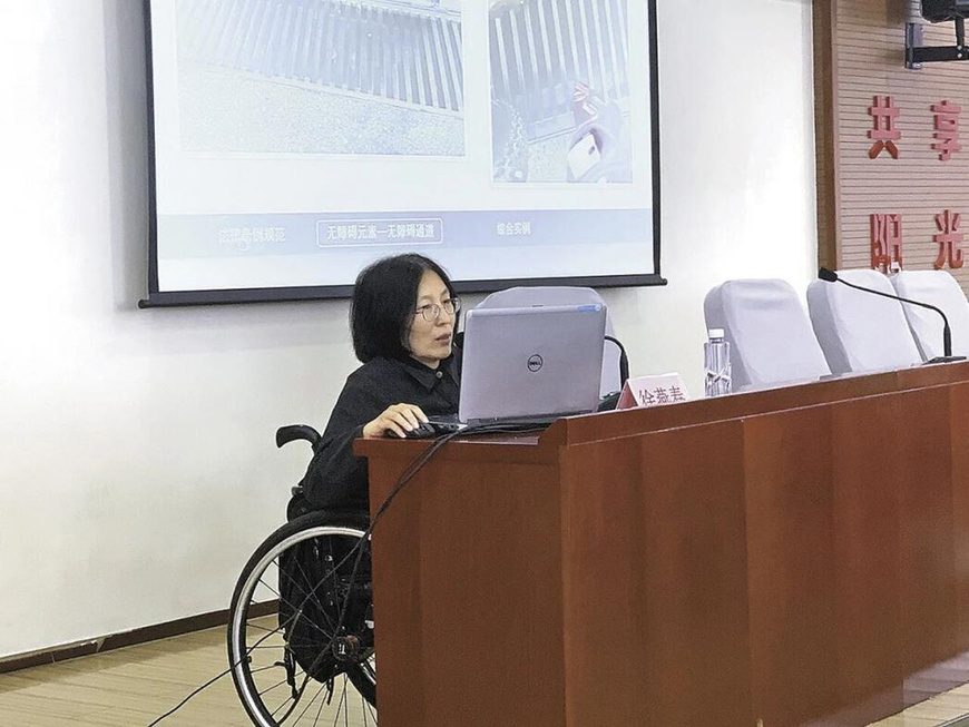 Xu Yanchun works in an office. (People's Daily/Shi Fang) Xu Yanchun works in an office. (People's Daily/Shi Fang)