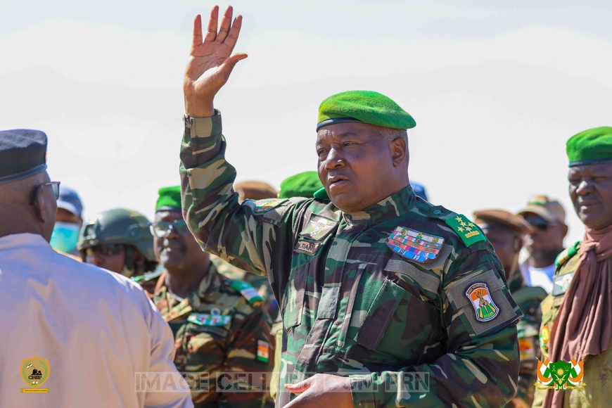 Niger : Le président Abdourahamane Tiani en visite à Assamaka pour soutenir l'armée Niger : Le président Abdourahamane Tiani en visite à Assamaka pour soutenir l'armée