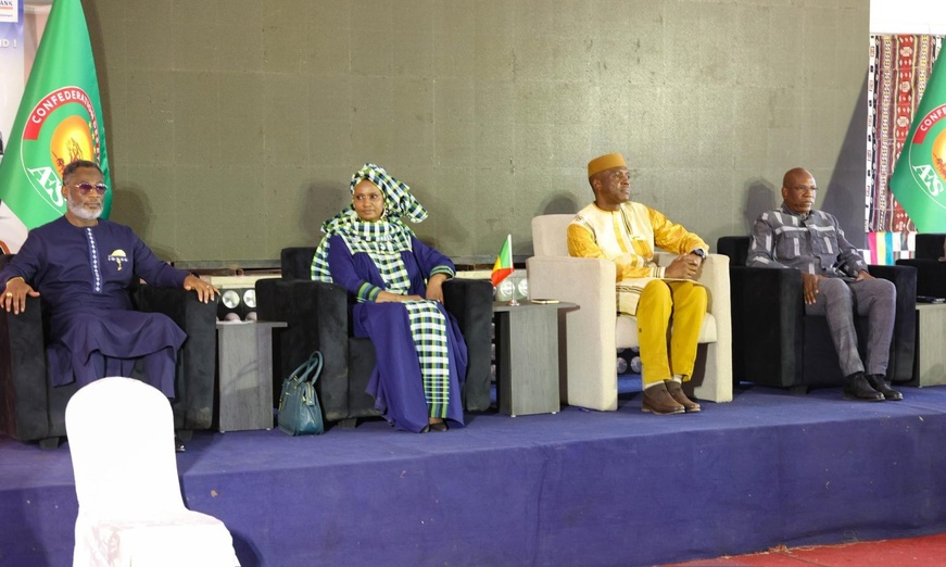 Mali : Salon de l’AES, le PM Abdoulaye Maïga invite les acteurs à renforcer les capacités Mali : Salon de l’AES, le PM Abdoulaye Maïga invite les acteurs à renforcer les capacités