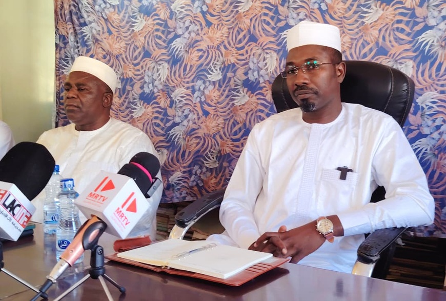 Tchad : à Abéché, le préfet de Ouara interdit les autocollants à l’effigie des forces soudanaises Tchad : à Abéché, le préfet de Ouara interdit les autocollants à l’effigie des forces soudanaises