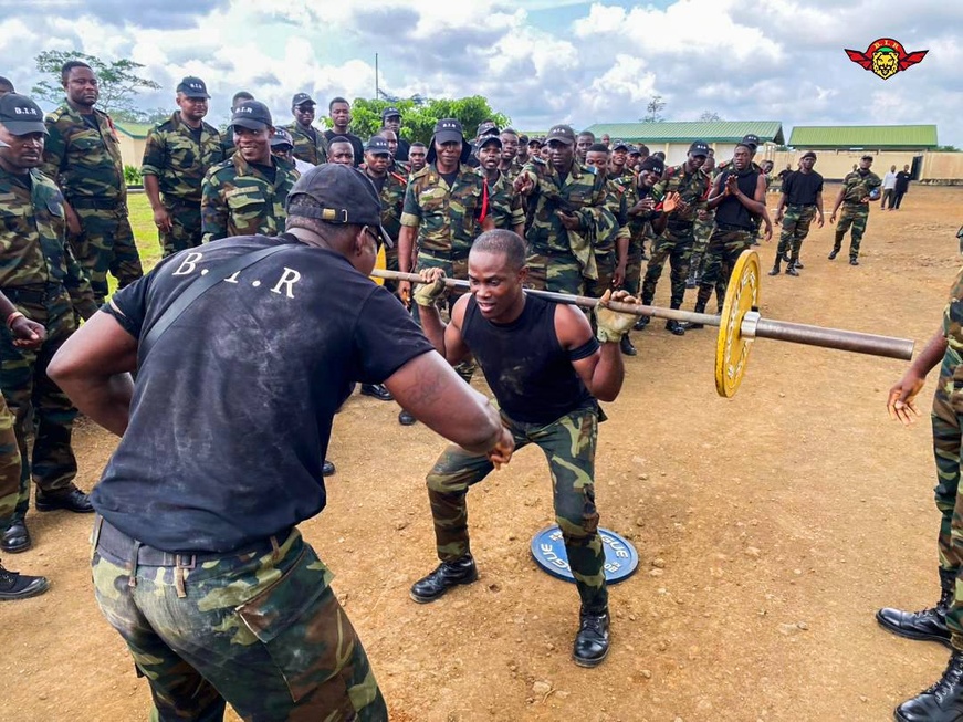 Cameroun : Le Bataillon d’Intervention Rapide rend hommage à ses héros tombés au champ d’honneur Cameroun : Le Bataillon d’Intervention Rapide rend hommage à ses héros tombés au champ d’honneur