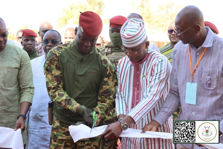 Burkina :  le capitaine Ibrahim Traoré inaugure l’usine de SN-BRAFASO