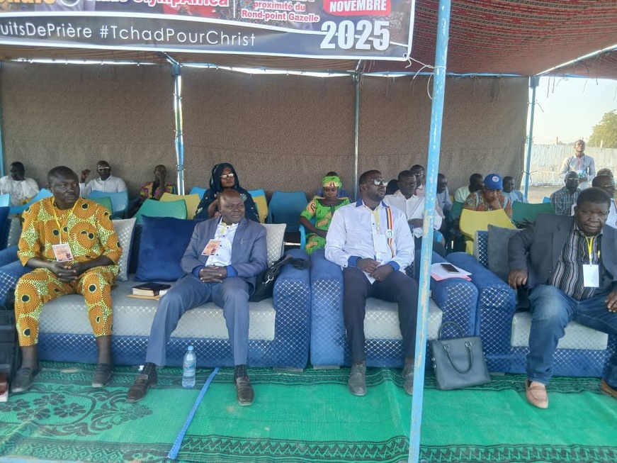 في أجواء روحانية مفعمة بالإيمان… كنيسة الله في تشاد تطلق برنامجها الروحي المكوّن من ثلاث ليالٍ للصلاة والكرازة في أجواء روحانية مفعمة بالإيمان… كنيسة الله في تشاد تطلق برنامجها الروحي المكوّن من ثلاث ليالٍ للصلاة والكرازة