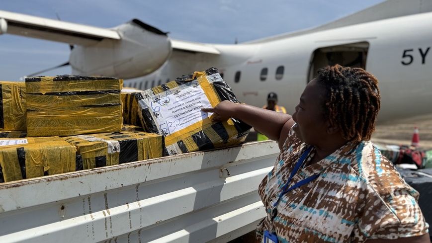 RCA : Réception du dernier convoi logistique électoral à Bangui en provenance de Chine RCA : Réception du dernier convoi logistique électoral à Bangui en provenance de Chine