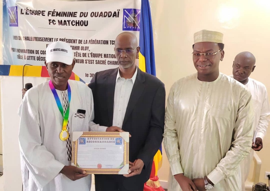Abéché : Le FC Matchou honore l’entraîneur des Sao Dames, Mahamat Nour André dit « Koundé » Abéché : Le FC Matchou honore l’entraîneur des Sao Dames, Mahamat Nour André dit « Koundé »