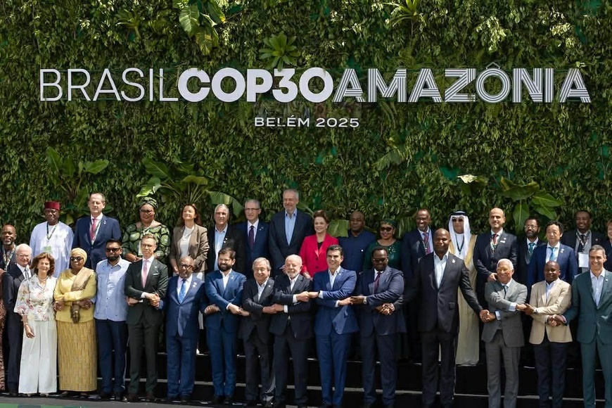 Photo de famille de dignitaires de haut niveau participant au Sommet de Belém sur le climat (Photo : © ONU Changements climatiques – Kiara Worth) Photo de famille de dignitaires de haut niveau participant au Sommet de Belém sur le climat (Photo : © ONU Changements climatiques – Kiara Worth)