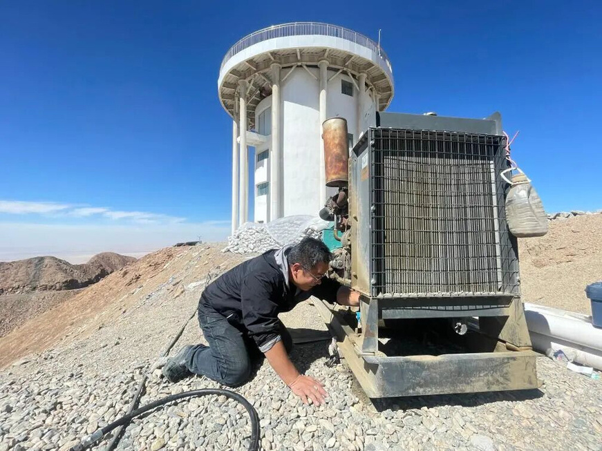 A technician debugs the AIMS telescope. (Photos provided by the National Astronomical Observatories of China)