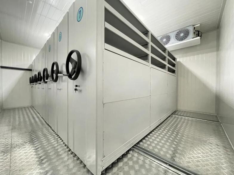 Photo shows cabinets in a cold storage for seeds at the National Wild Plant Germplasm Resource Center for Chenshan Botanical Garden. (Photos provided by Shanghai Chenshan Botanical Garden)