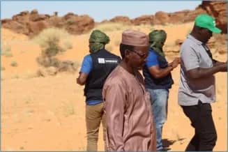 Quelques membres de l’équipe de mission lors de la visite du Massif de l’Ennedi, UNESCO/Jean Philippe Odinakachi