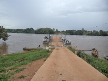 Le bac sur le fleuve Sanaga  (Nationale n°15) ne fonctionne plus depuis belle lurette.