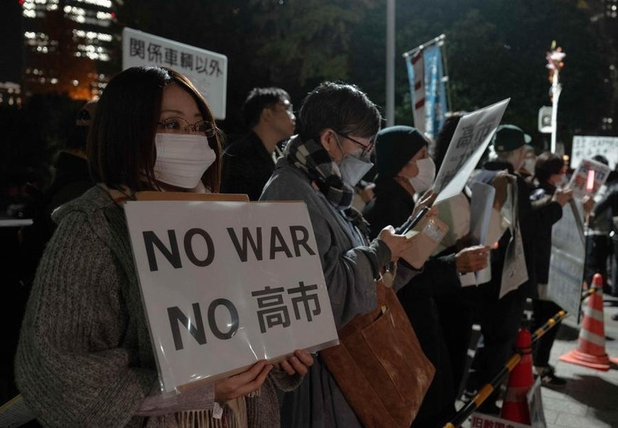 People attend a protest in front of the Japanese prime minister's official residence in Tokyo, Japan, Nov. 21, 2025. (Xinhua/Jia Haocheng)