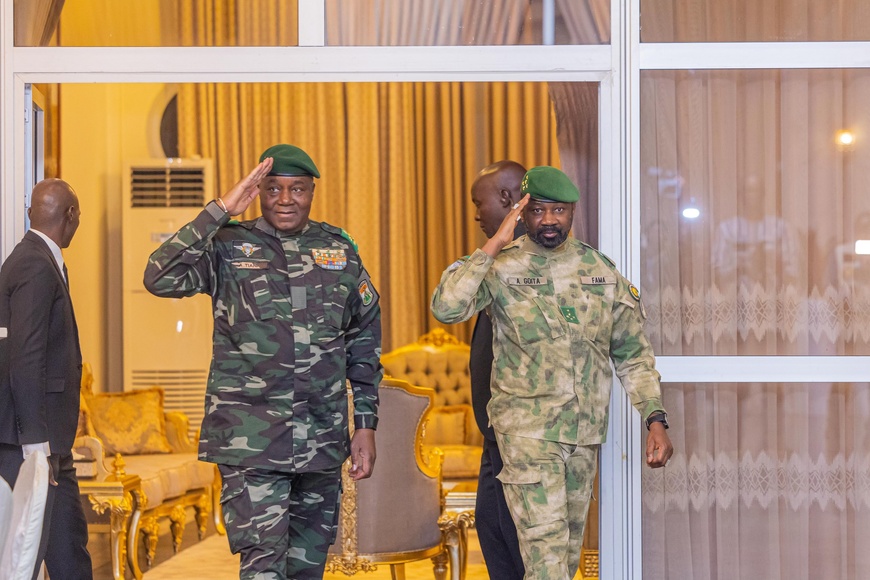 AES : Assimi Goïta offre un dîner d’État aux dirigeants du Niger et du Burkina Faso