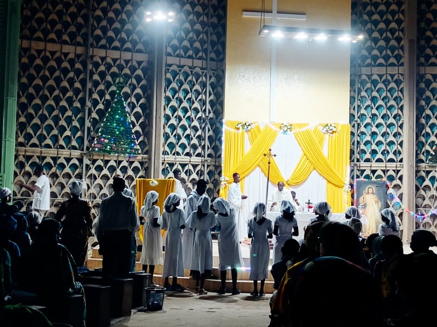 N’Djamena : à la paroisse Emmanuel d’Abena, le Père Évita appelle à une conversion du cœur pour Noël N’Djamena : à la paroisse Emmanuel d’Abena, le Père Évita appelle à une conversion du cœur pour Noël