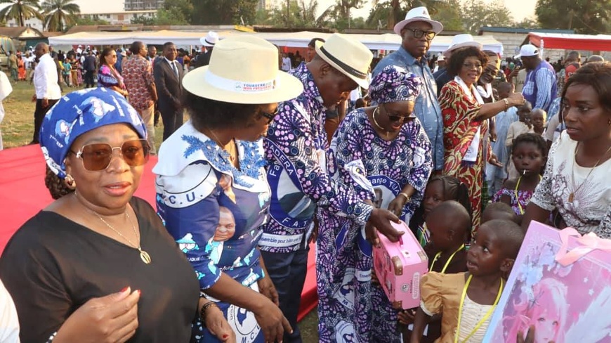RCA : Arbre de Noël 2025, le couple présidentiel remet des jouets aux enfants à Bangui RCA : Arbre de Noël 2025, le couple présidentiel remet des jouets aux enfants à Bangui