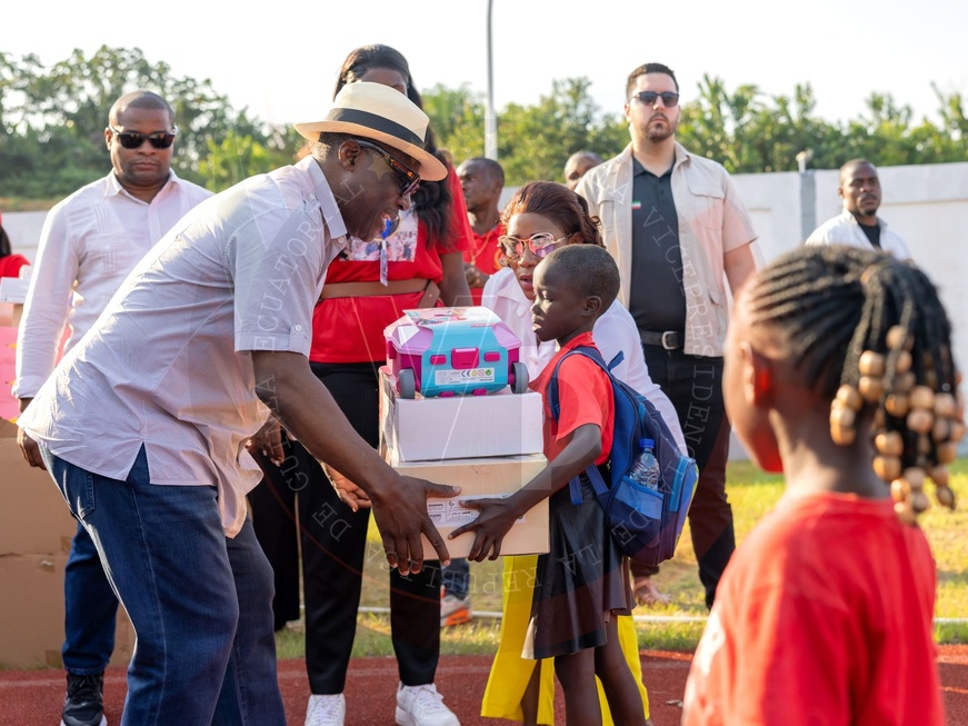 Guinée équatoriale : le vice-président lance la distribution des jouets à Evinayong Guinée équatoriale : le vice-président lance la distribution des jouets à Evinayong