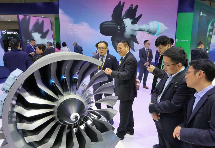 A model of LEAP-1C engine is exhibited for the first time in China at the exhibition booth of General Electric at the 8th China International Import Expo (CIIE), Nov. 6, 2025. (Photo/Tang Ke)