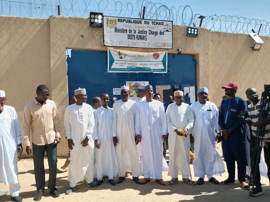 Tchad : le ministère de l’Action sociale apporte un soutien alimentaire à la maison d’arrêt de Klessoum Tchad : le ministère de l’Action sociale apporte un soutien alimentaire à la maison d’arrêt de Klessoum