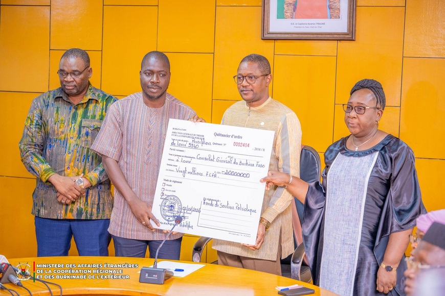 Burkina Faso : la diaspora ouvre l’année 2026 avec 22 millions FCFA de contributions patriotiques Burkina Faso : la diaspora ouvre l’année 2026 avec 22 millions FCFA de contributions patriotiques