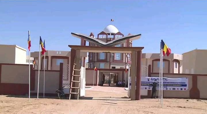 Tchad : Le COM-FIR et d'autres personnalités en visite à l’ENASTIC d'Amdjarass suite aux récents incidents