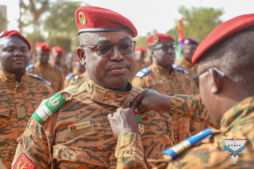 Burkina : Groupement Central des Armées, le mérite de 179 militaires salué Burkina : Groupement Central des Armées, le mérite de 179 militaires salué