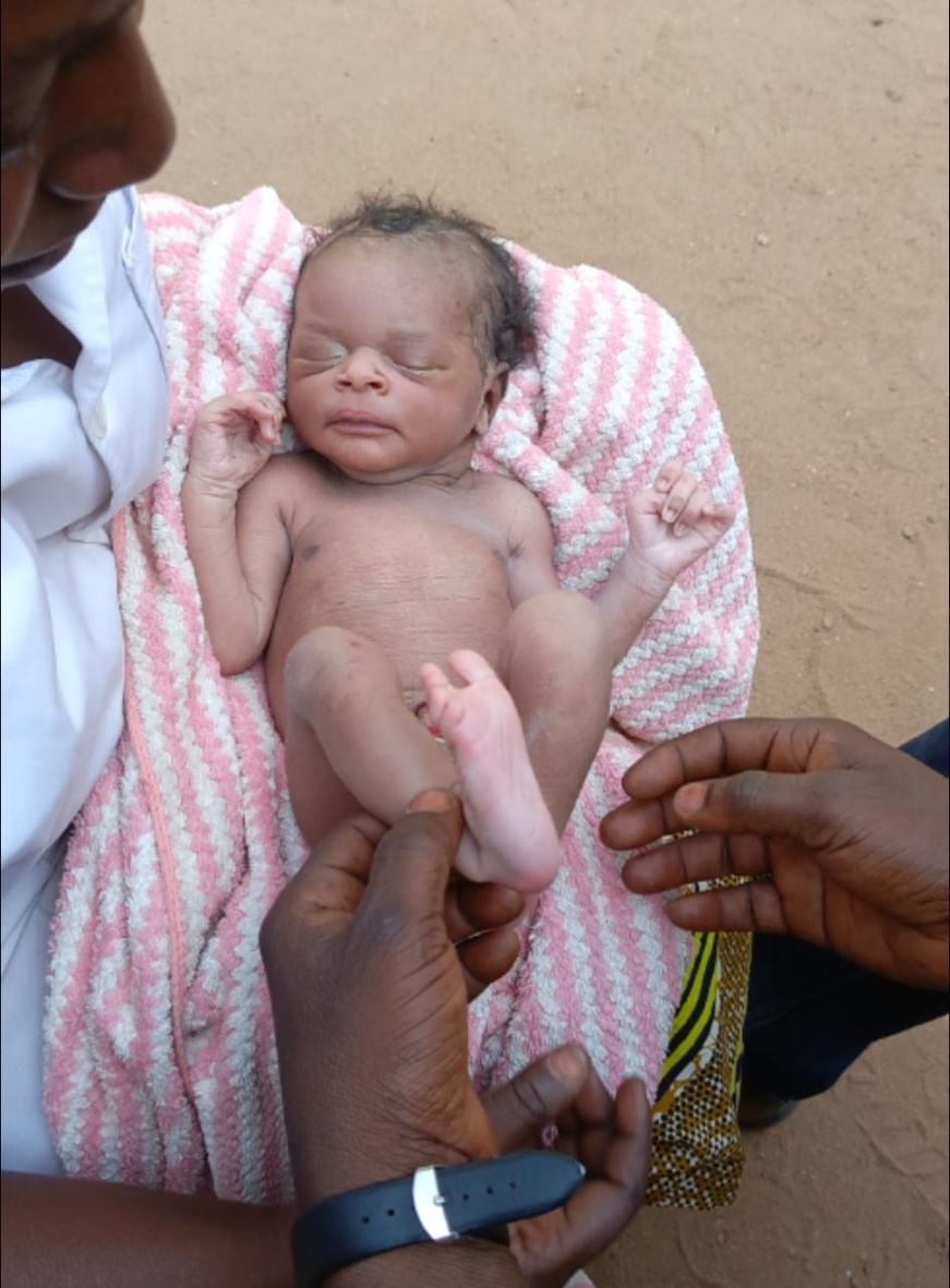 Tchad : un nouveau-né abandonné dans la rue à Moundou survit miraculeusement