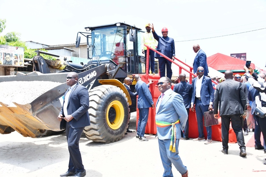 Denis Sassou N'Guesso lançant les travaux de la RN4 Denis Sassou N'Guesso lançant les travaux de la RN4