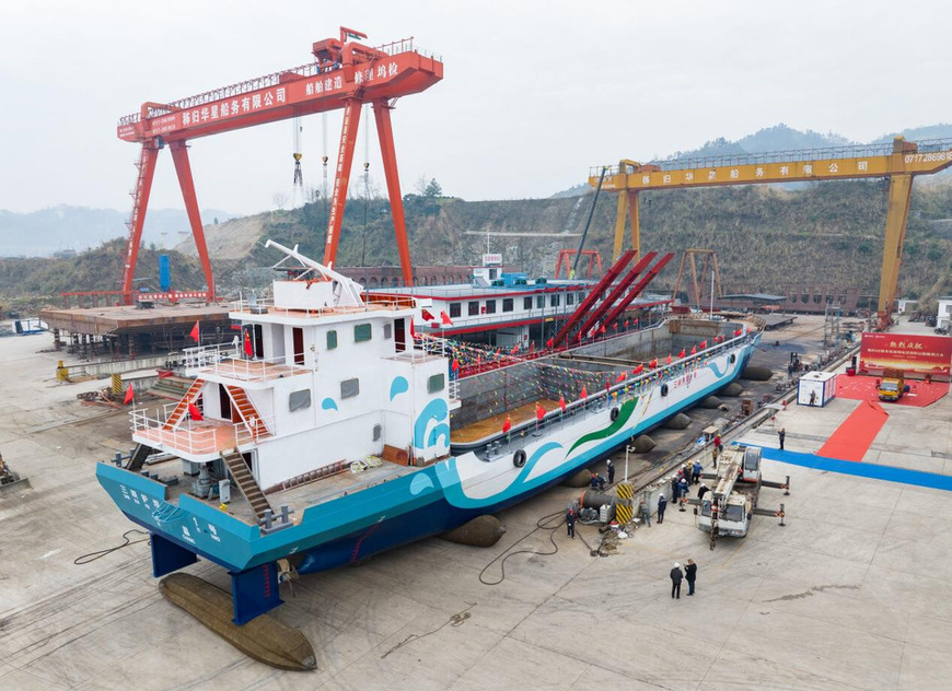 A pure electric debris-collection and transfer vessel is built at the green and intelligent shipbuilding industrial park in Zigui county, Yichang, central China's Hubei province. (Photo/Lei Yong)