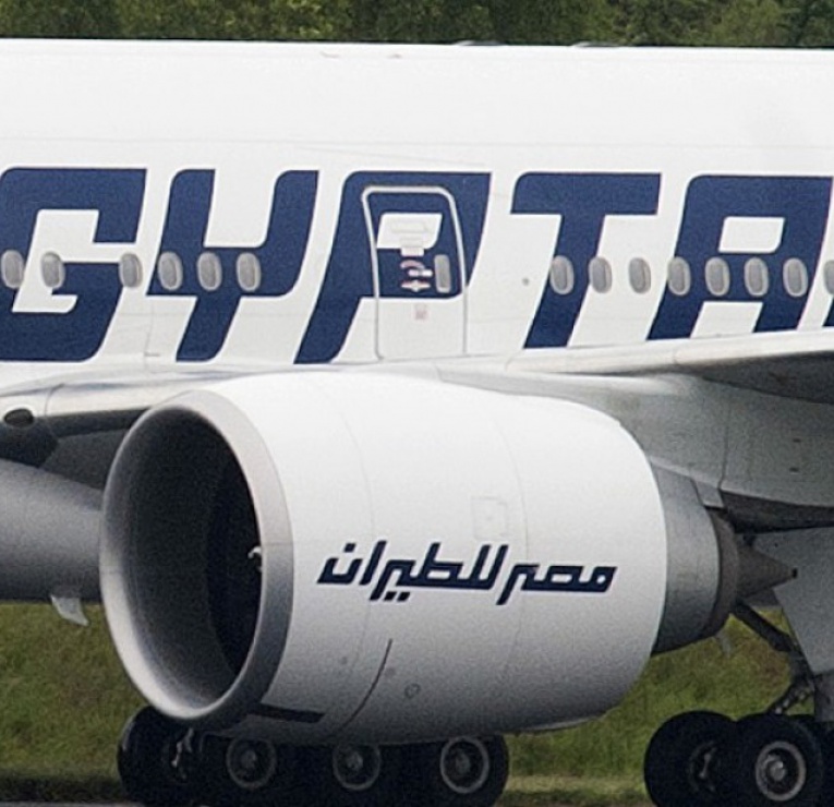 Des corps humains de l'avion Egyptair retrouvés