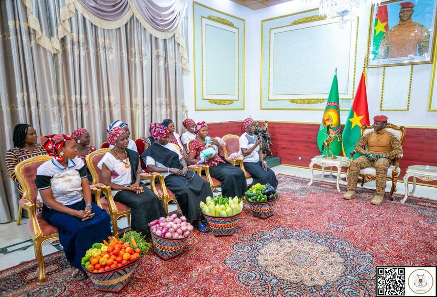 Burkina : le chef de l’Etat accorde une audience à la coopérative féminine de Zongo Burkina : le chef de l’Etat accorde une audience à la coopérative féminine de Zongo