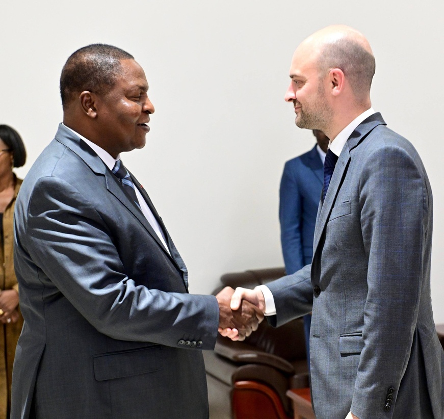 Bangui–Paris : vers une relance des relations entre la Centrafrique et la France Bangui–Paris : vers une relance des relations entre la Centrafrique et la France