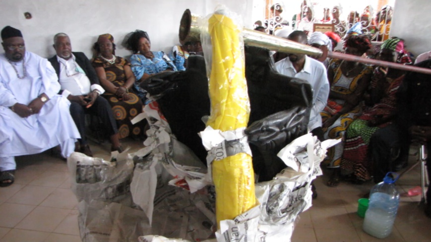 Cameroun:Le vieux trône de plus de 60 ans vendu à 10 millions Fcfa Cameroun:Le vieux trône de plus de 60 ans vendu à 10 millions Fcfa