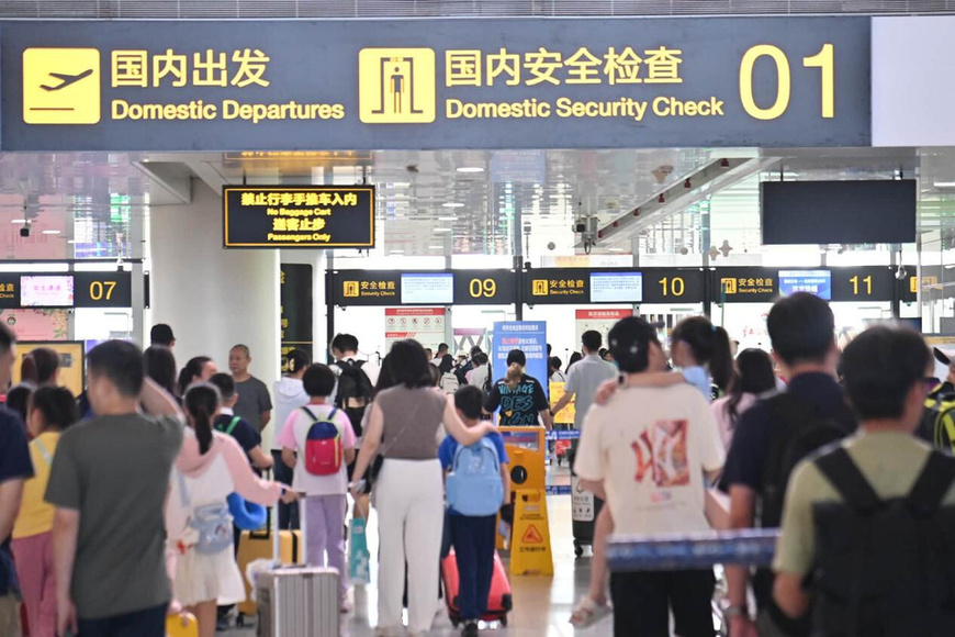 Passengers are seen at Terminal 3 at Chongqing Jiangbei International Airport in southwest China's Chongqing municipality. (Photo/Sun Kaifang)