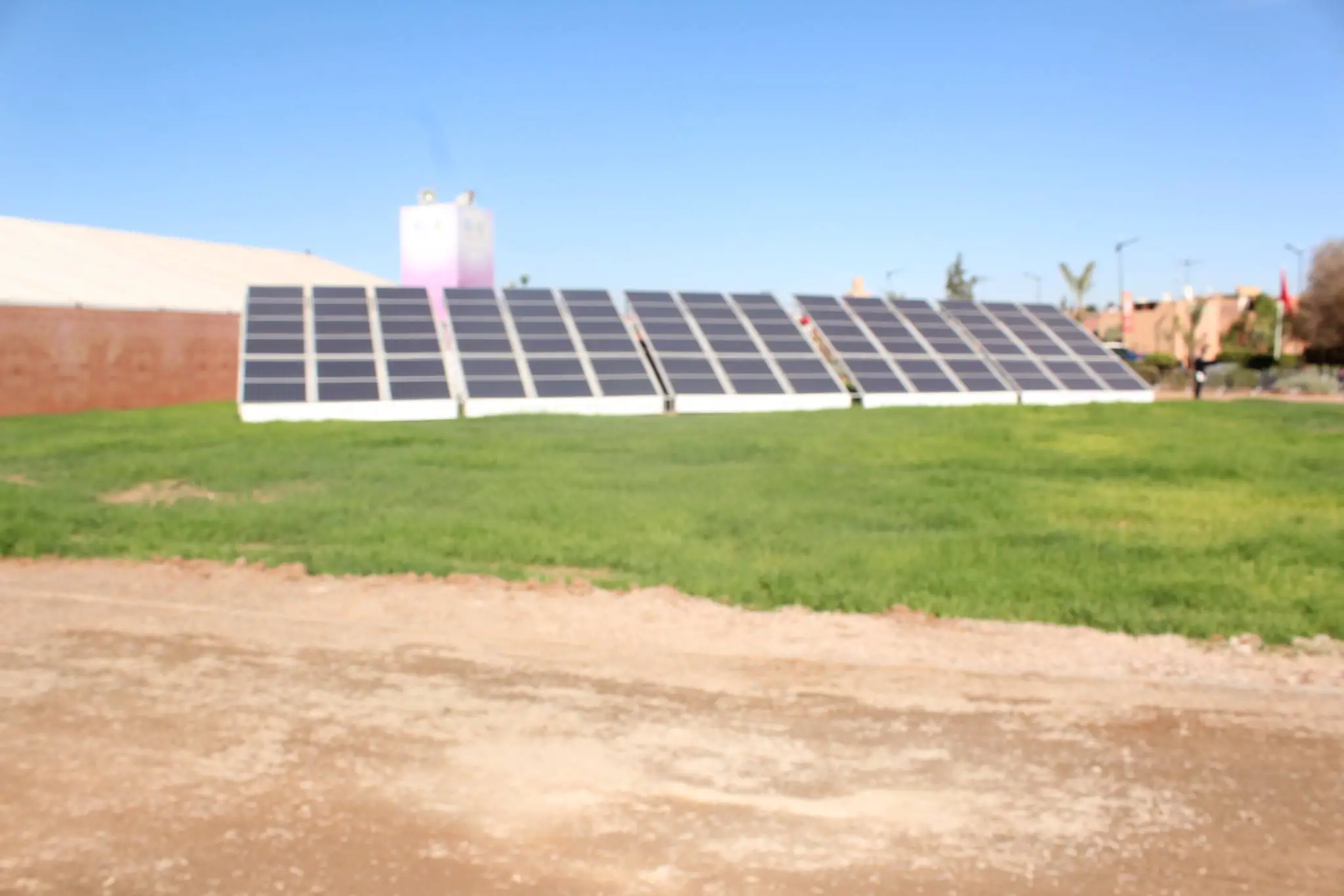 Des panneaux solaires exposés à la COP22, à Marrakech. Alwihda Info/D.W.