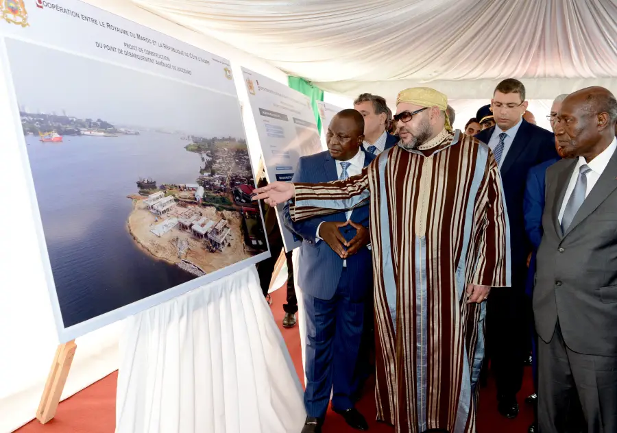 Mohammed VI visite des chantiers de pêche artisanale en Côte d’Ivoire. Crédits photo : Ledesk.ma