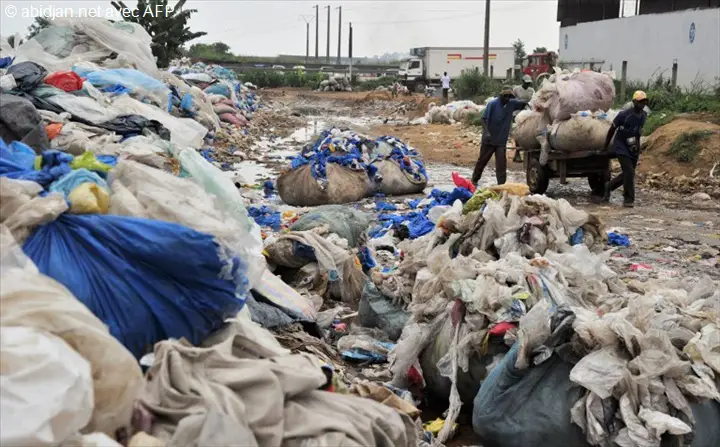 Interdictions des sachets plastiques en Côte d'Ivoire : la traque des fabricants et grossistes lancée