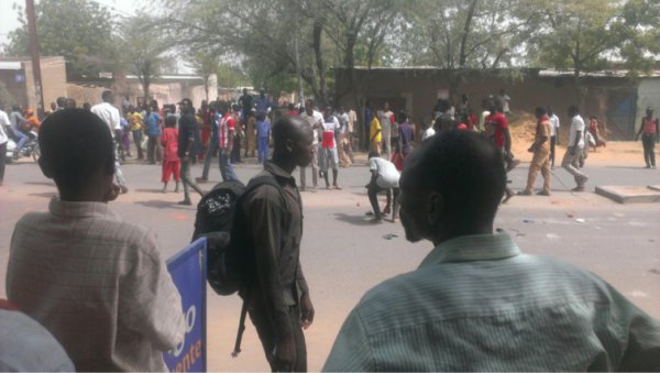 Des jeunes protestent au Tchad. Crédits photo : Sources