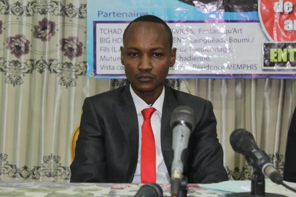 L’écrivain Mahamat Acyl Dagache invite la jeunesse tchadienne à la prise de conscience. Alwihda Info